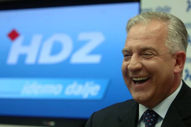 2007. Predsjednik HDZ-a Ivo Sanader najavio da o?ekuje mandat za sastavljanje vlade 