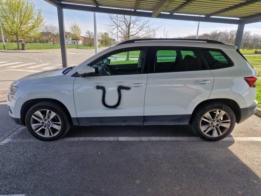 Sramota u Sopnici. Maskirani tip išarao Gospin kip i ispisao nacističke simbole: 'Gnjusno!'