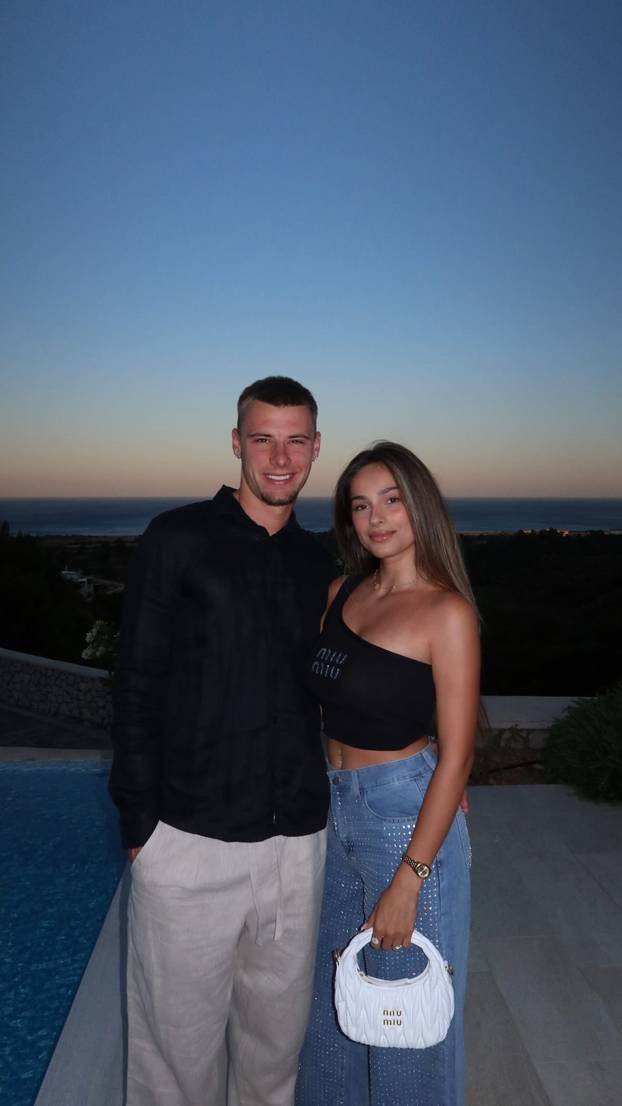 FOTO Julia je osvojila srce hit dinamovca. Godinama su skupa