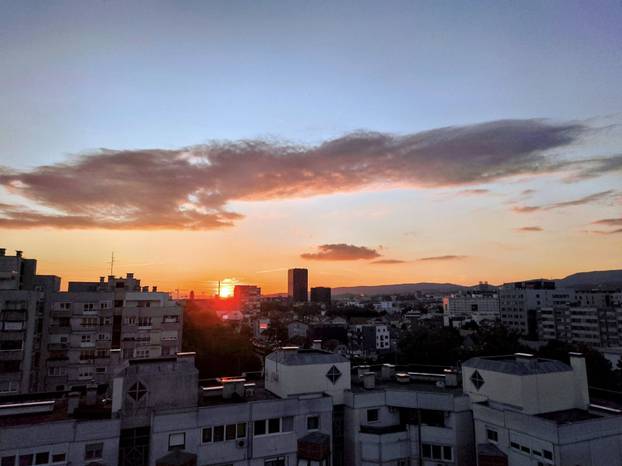 FOTO Zoran je na krovu zgrade u Zagrebu napravio zelenu oazu: 'Tu sadimo biljke, družimo se...'