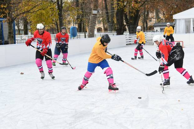 Na otvorenju klizališta u Bjelovaru glavna atrakcija bili su zagrebački klizači i bjelovarski hokejaši