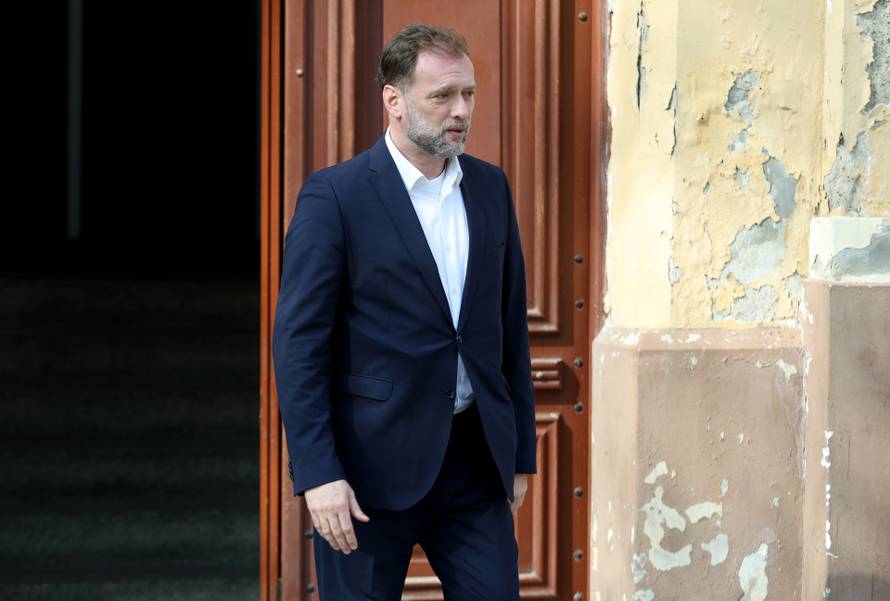 Vinkovci: Mario Banožić, nakon što je prijavio svjedoke nesreće, odlazi sa suda s osmijehom
