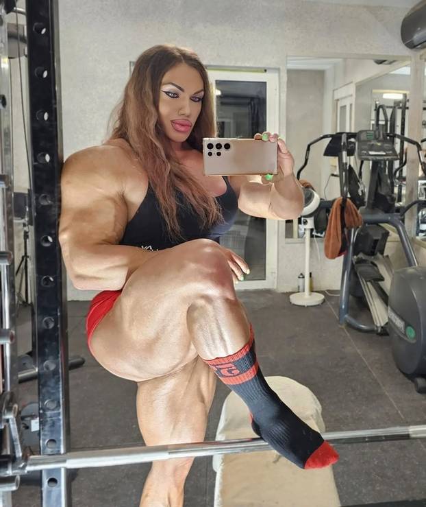 FOTO Zovu je 'planinom mišića', dolazi i do Dubrovnika: Dečki su opsjednuti sa mnom. Dosađuju!