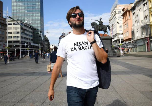 Zagreb: Ministar Tomislav Ćorić u majici s natpisom Nisam za bacit