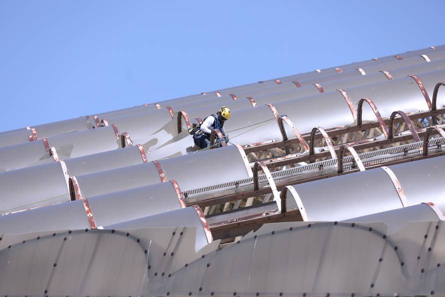 Split: Uklanjanje opasnih dijelova krova stadiona Poljud