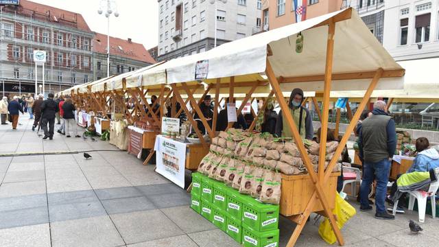 Zagreb: Na Trgu bana Jelačića otvoren 6. sajam zimnice i autohtonih proizvoda