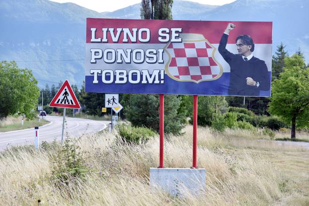 Livno: Na izlazu iz grada plakat podrÅ¡ke hrvatskom nogometnom izborniku Zlatku DaliÄu