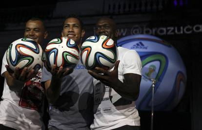 Ovo je lopta za SP 2014: Cafu i Seedorf predstavili su Brazucu