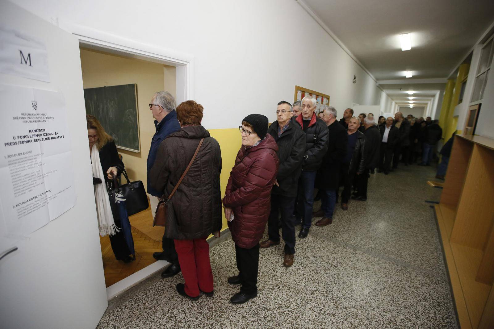 U Mostaru i dalje veliki redovi na glasanju za predsjednika RH
