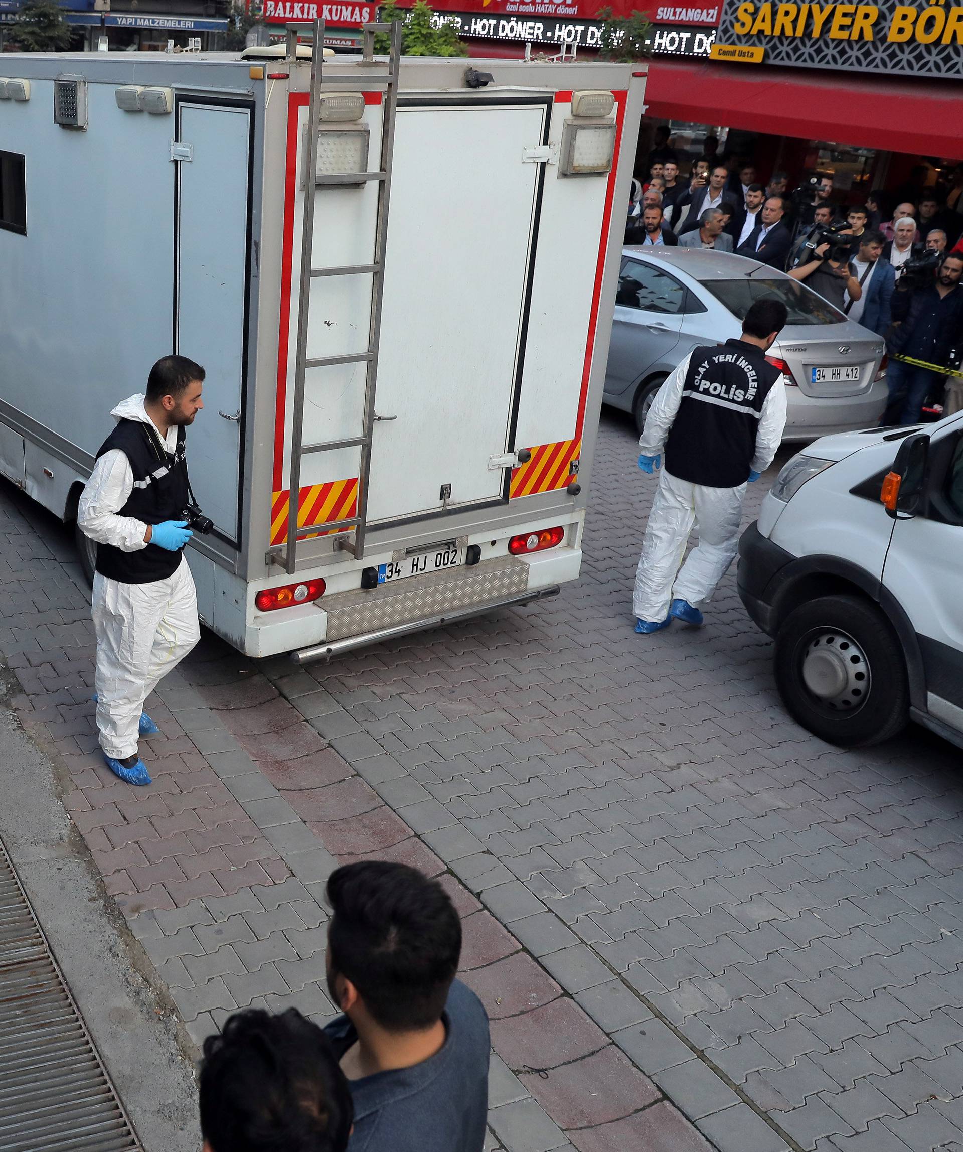 Turkish police forensic experts arrive at a car park where a vehicle belonging to Saudi Arabia's consulate was found, in Istanbul