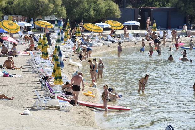 Vodice: Uživanje u lijepom vremenu na  plažama