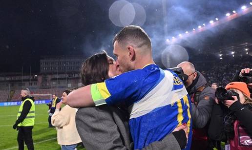 Ozlije&dstrok;eni D&zcaron;eko plasman na SP proslavio strasnim poljupcem sa suprugom. Evo tko je ona