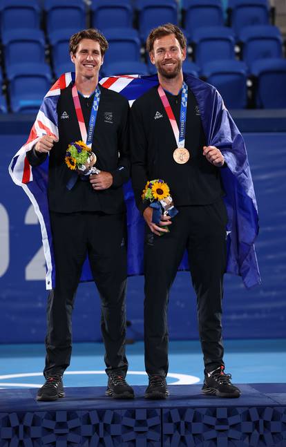 Tennis - Men's Doubles - Medal Ceremony