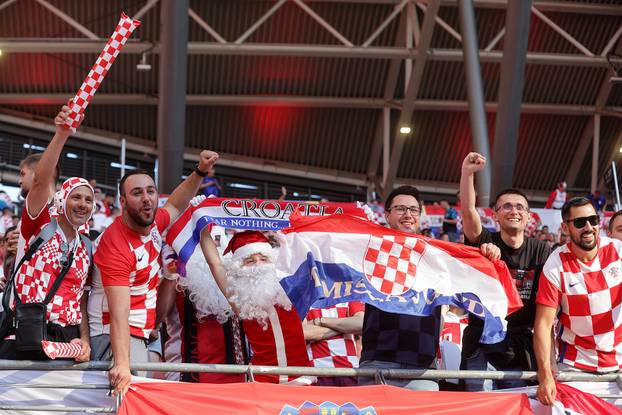 Leipzig: Navija?i uo?i po?etka susreta Hrvatske i Italije u 3. kolu skupine B na Europskom prvenstvu