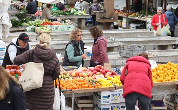 Šibenik: Ponuda na šibenskoj tržnici