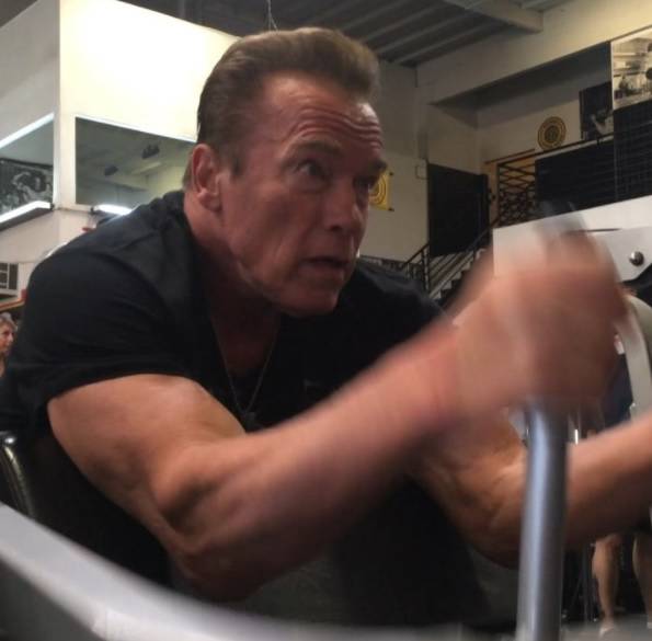 'Terminator' glavni u teretani: Sa 70 godina razvaljuje sprave