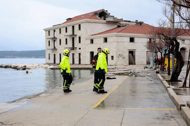 Kaštela: Sanacija štete od posljedica jakog juga i plime