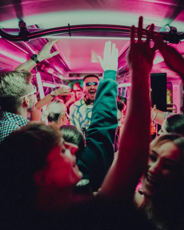 FOTO Ludilo na tračnicama! Ovaj party tramvaj u Zagrebu vozi vas direktno u ekstazu