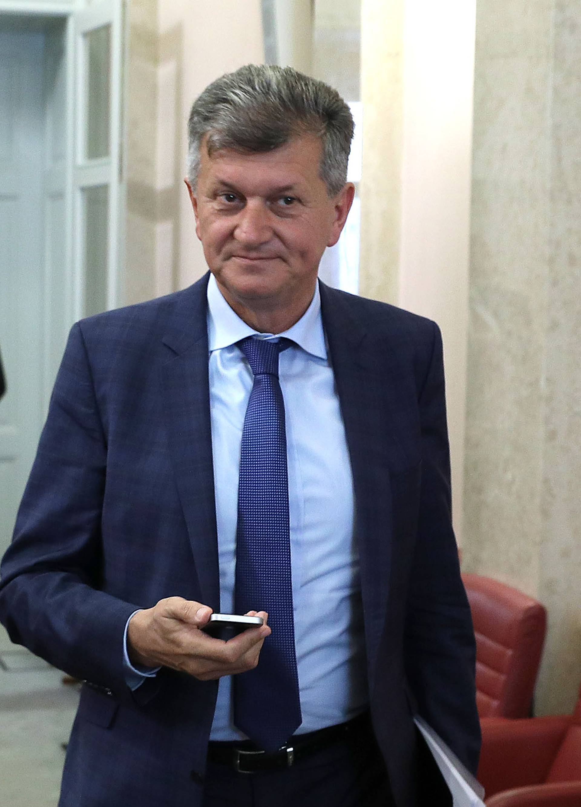 Zagreb: Sabor raspravlja o opozivu ministra KujundÅ¾iÄa