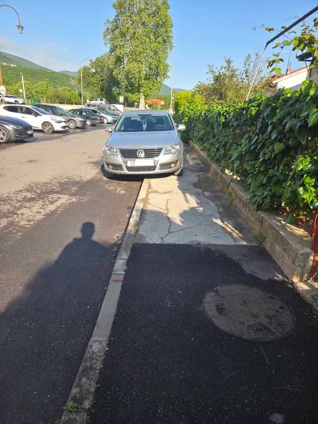 FOTO Bravo majstore, nije ti tu parking! Evo kako se parkira u Hrvatskoj, neke nije ni sram...