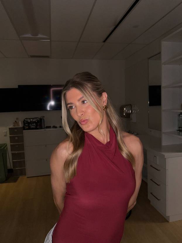 FOTO S 31 godinom oprostila se od tenisa, a zbog obrijane glave izgubila je vrijedno sponzorstvo