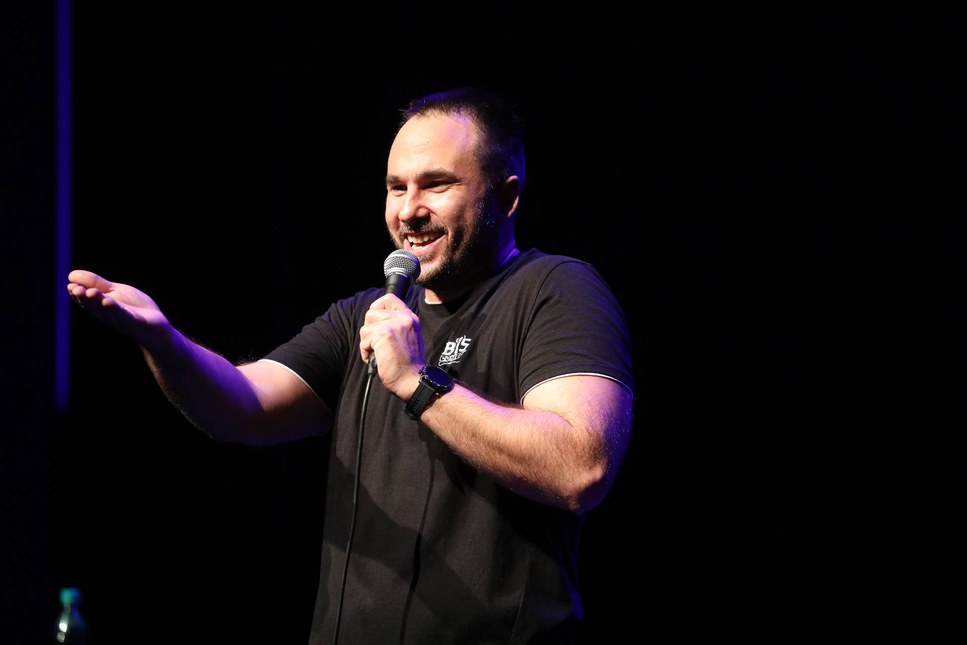 Rijeka: Stand Up komičar Marko Dejanović nastupio pred mnogobrojnom publikom