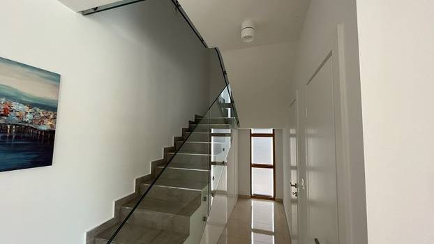 FOTO Vila iznad Malinske ima bazen i predivan pogled na more - Evo koliko bi vas koštala