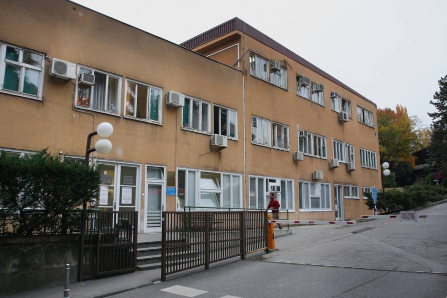 Jedan dan u životu pacijenta s koronom: 'Naručujemo i klopu'