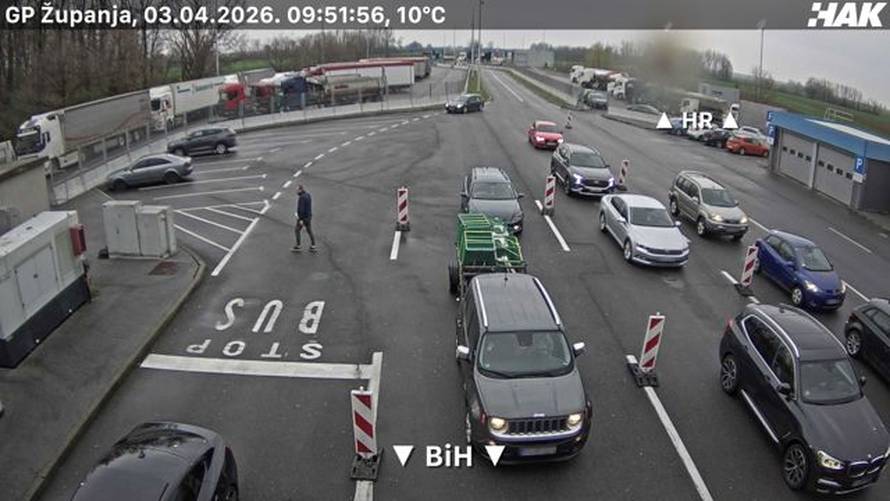 FOTO Na granicama višesatne kolone uoči uskrsnog vikenda