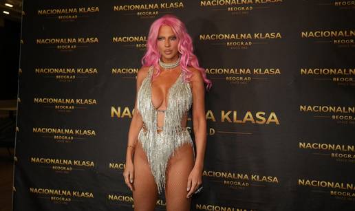 FOTO Sve na izvol'te! Karleuša nastupila golišava: Prisjetite se njenih bizarnih kombinacija