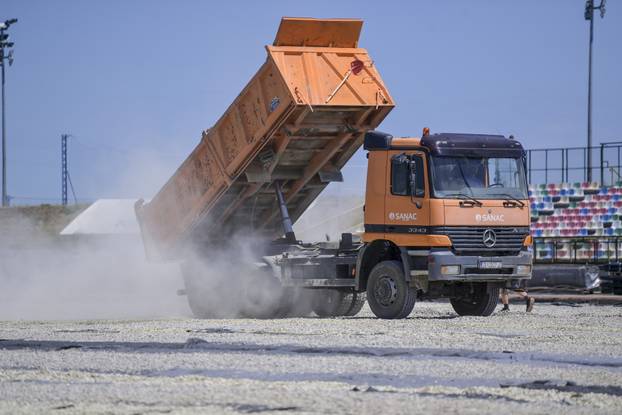 Velika Gorica: Radovi na promjeni travnjaka na stadionu Gorica 