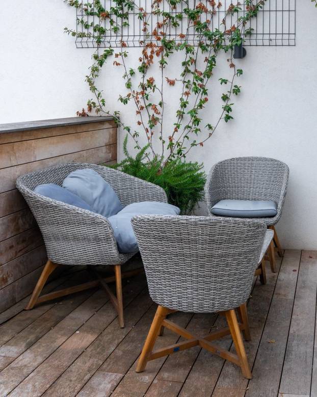 Prodaje se dvoetažni penthouse usred Zagreba s pogledom na HNK, terasa je kao manji stan...