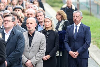 FOTO Državni vrh okupio se na Mirogoju, ispratili preminulog ravnatelja KBC-a Antu Ćorušića