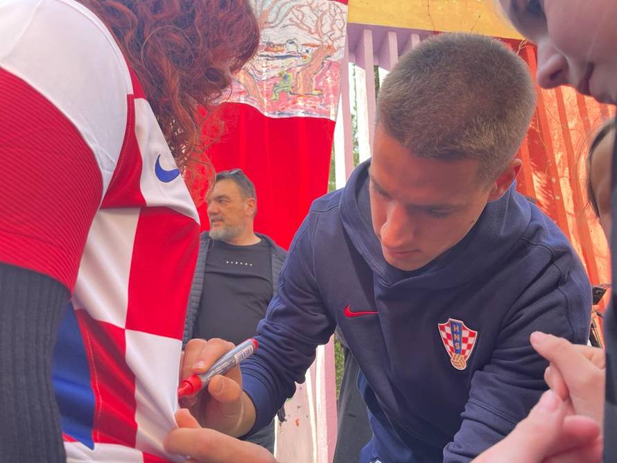 'Vatreni' razveselili 150 djece iz doma Maestral: Već je mjesec dana euforija, idemo i na Poljud