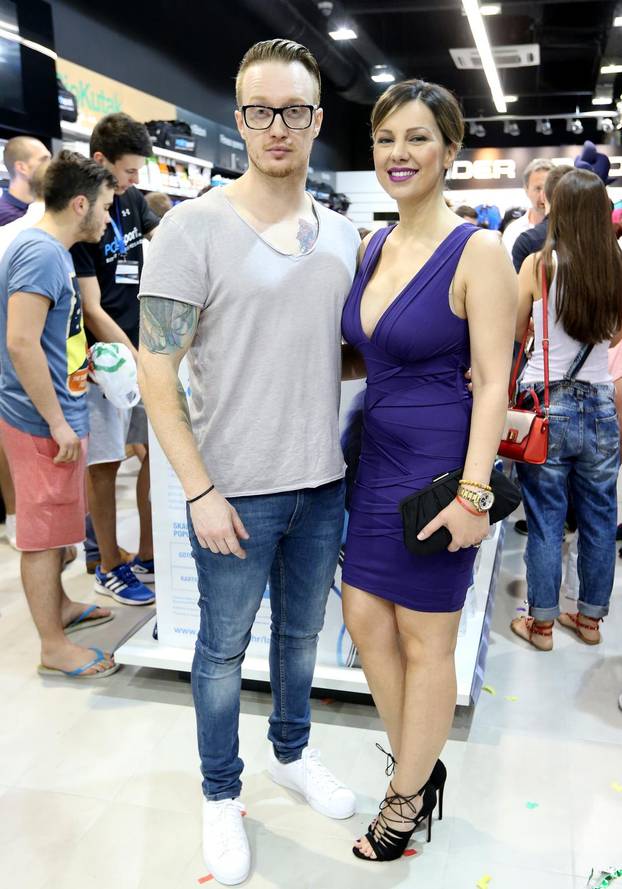 Split: Žanamari Lali? Per?i? i nogometaši Hajduka na otvaranju trgovine Polleo Sport