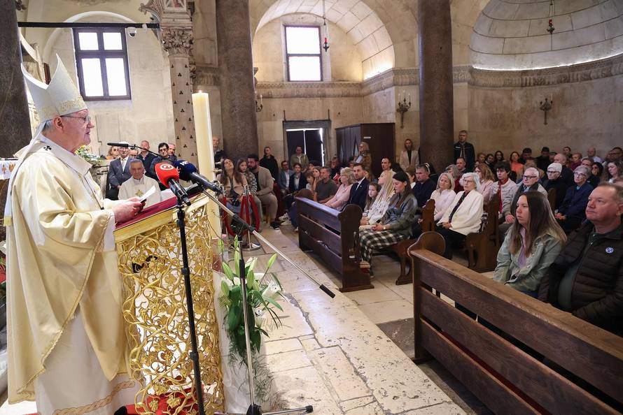 Split: Nedjelja Uskrsnuća Gospodinova - misu predvodi splitsko-makarski nadbiskup Zdenko Križić