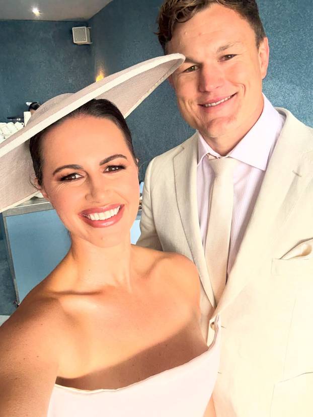 FOTO Ovo je voditeljica koja se 'pod gasom' javila uživo. Dobila je podršku od premijera države