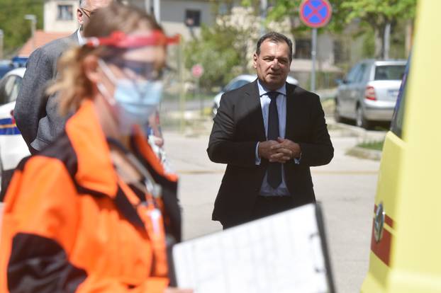 Knin: Ministar Vili Beroš nakon posjete bolnici dao izjavu za medije