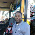 Vozač školskog busa svakom djetetu s rute kupio božićni dar
