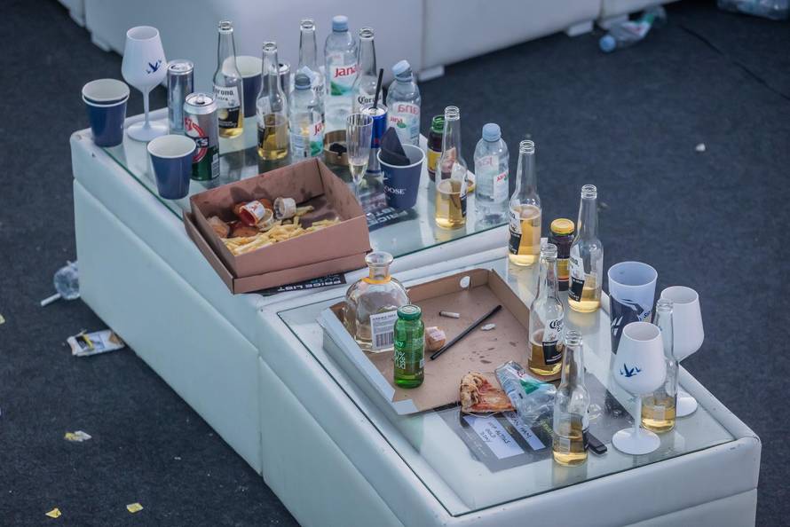 Split -  Smece nakon zavrsetka prve veceri Ultra Festivala. 
