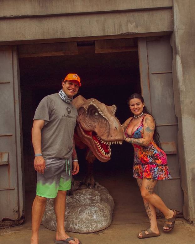 Bujna Kata: Tata joj je bio narko šef, a ona tetovira slavne face: 'Operacije? Samo koža i pupak'