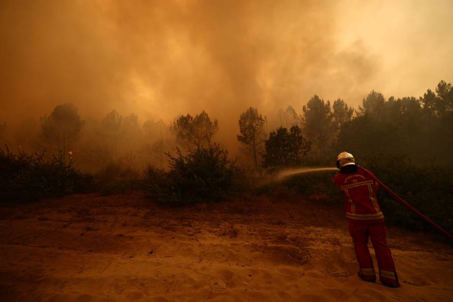 Wildfire in Lege-Cap-Ferret