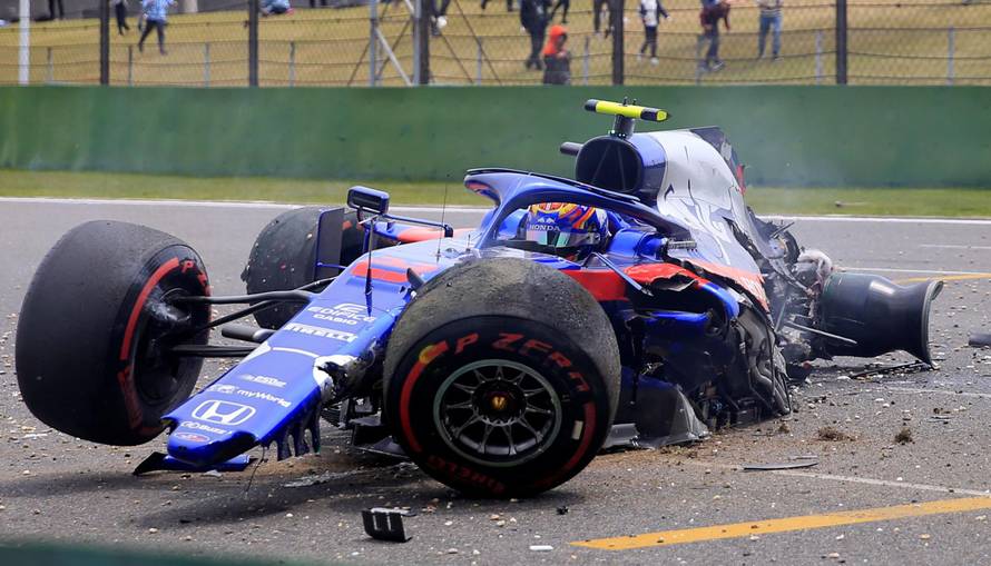 Malo lakiranja i bit će k'o nov! Zabio se u ogradu s 200 km/h