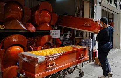 U Hong Kongu 6000 mrtvih od korone, grad ostao bez lijesova, ljudima sada nude i kartonske