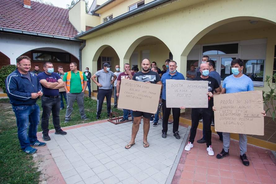 'Devet mjeseci čekamo potpis ministrice! Ako ne reagira,  izaći ćemo s traktorima na ceste!'