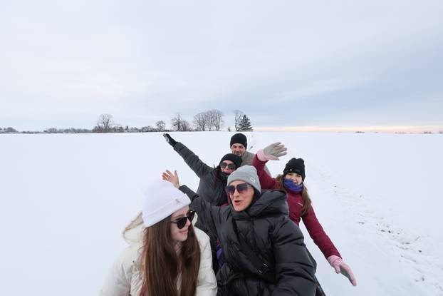 Karadžićevo: Vožnja čamcem po snježnim poljima