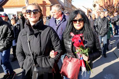 Fotogalerija: Pogledajte kako izgleda duga kolona u Vukovaru