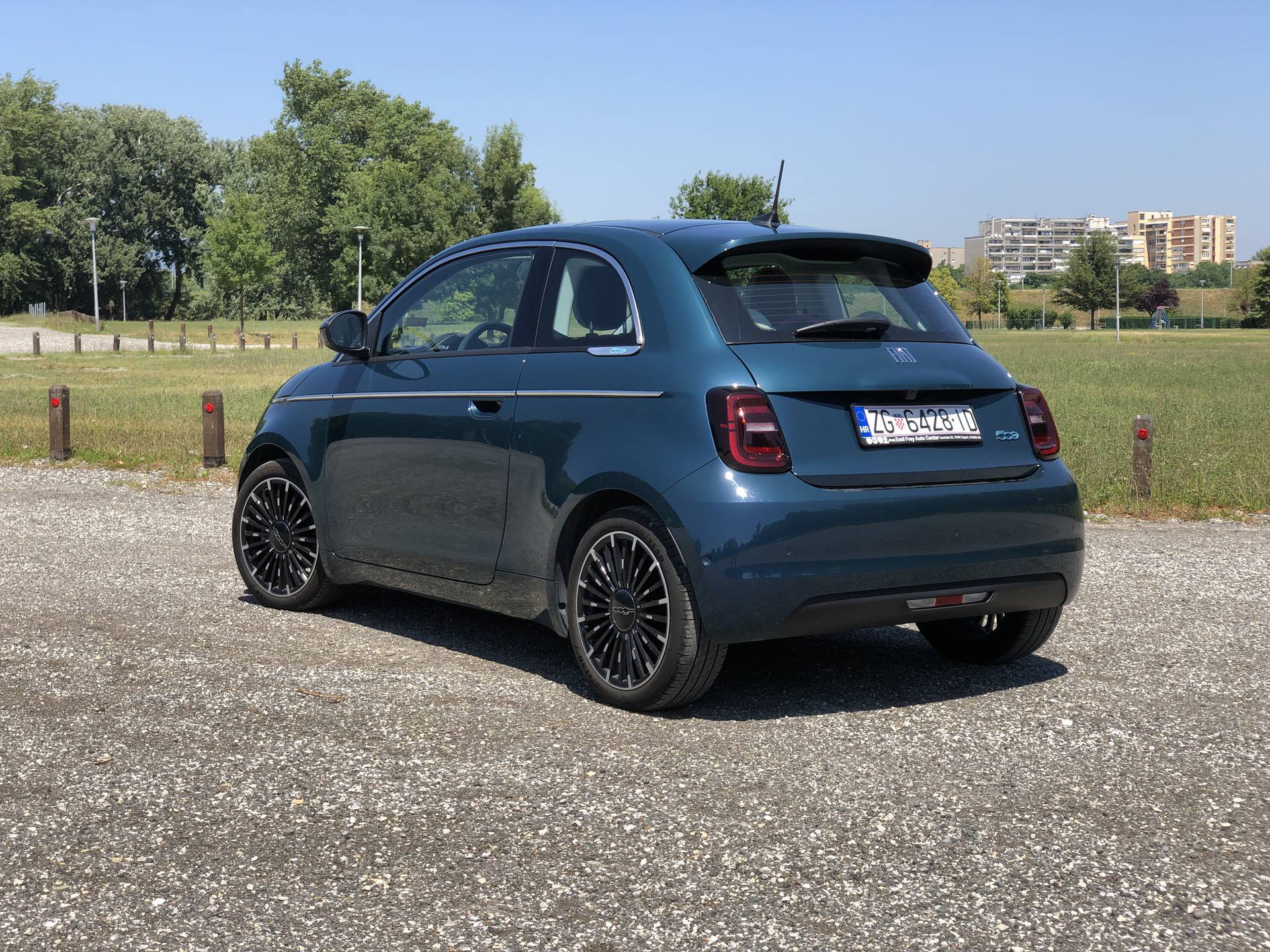 Testirali smo: Električni Fiat 500 je šarmantan, zabavan i dobar