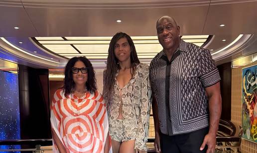 FOTO Legendarni Magic Johnson opet u Hrvatskoj! U&zcaron;ivao uz sina i suprugu u delicijama Jadrana