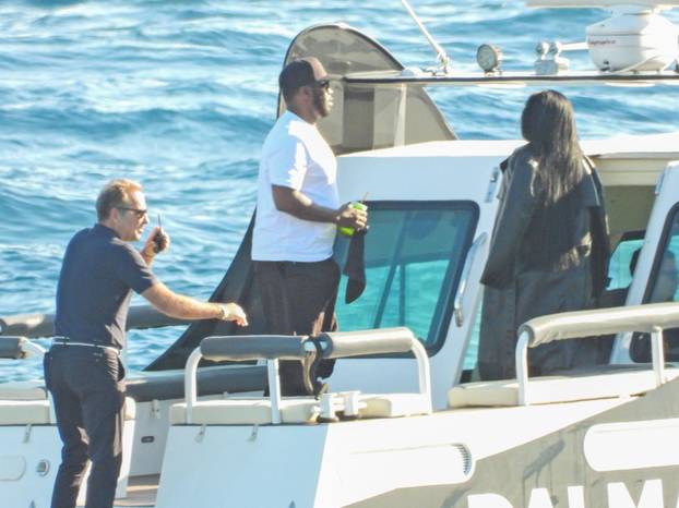 ARHIVA - 2022. EKSKLUZIVNO: Američki raper Sean "Diddy" Combs u društvu Chris Rocka, Woodyja Harrelsona i Sache Barona Cohena na jahti kod Splita